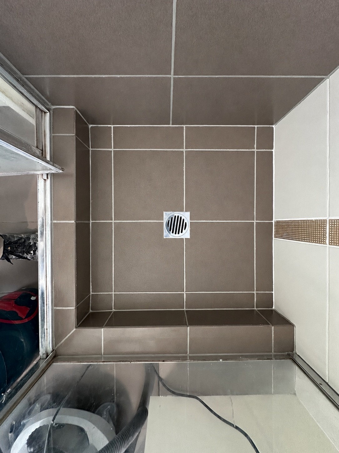 After view of feature-strip shower