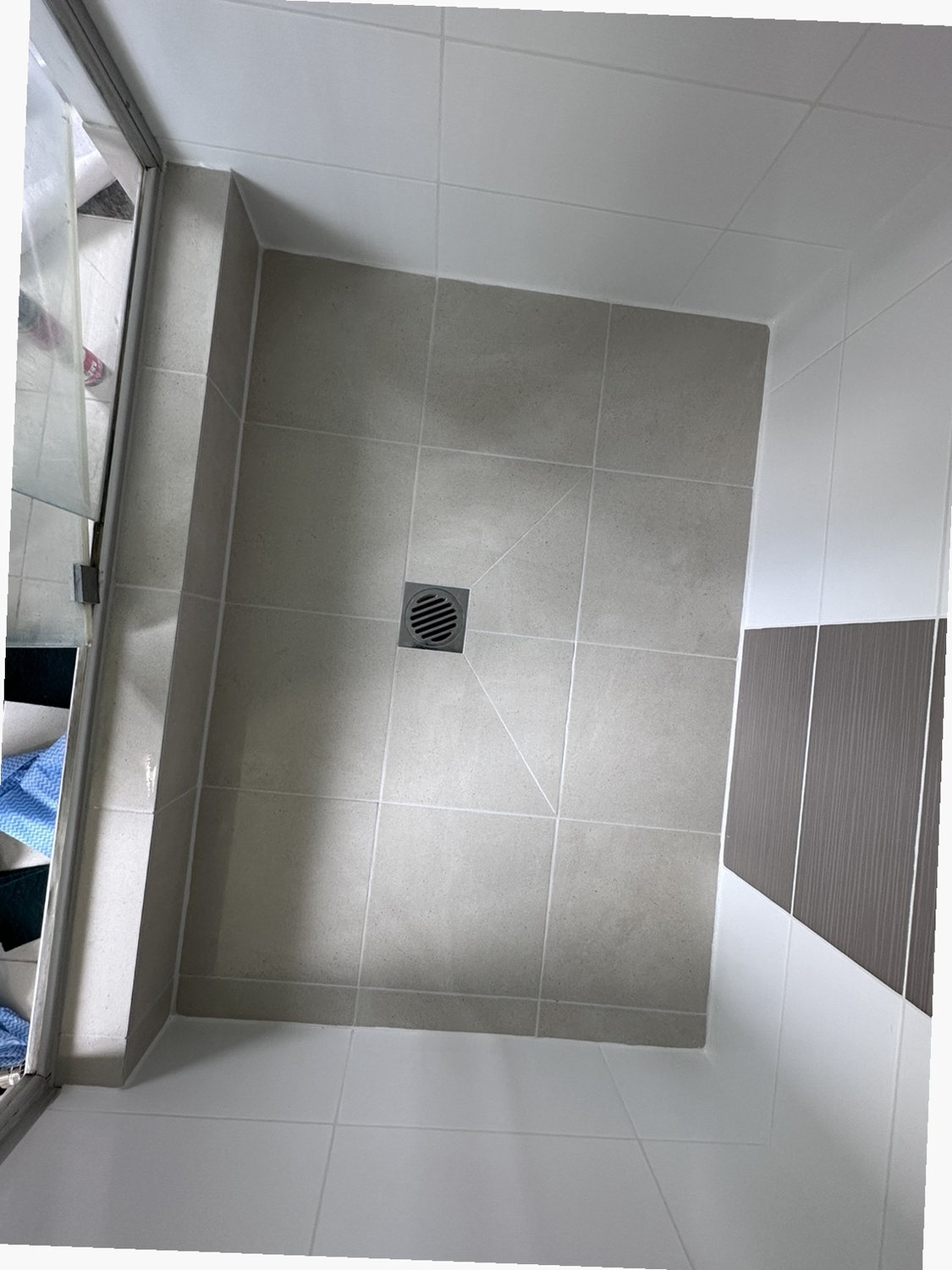 After view of neutral porcelain shower