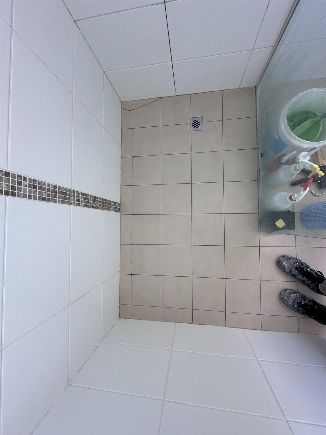 Before view of light-tone shower floor
